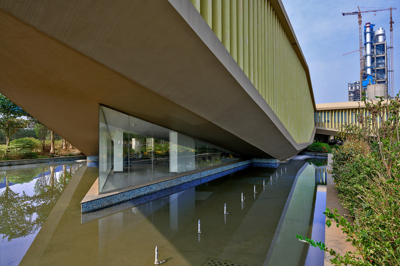 Dossier de presse | 1432-13 - Communiqué de presse | Les bureaux dans la cour - Sanjay Puri Architects - Architecture commerciale - GYMNASIUM - Crédit photo : MR,DINESH MEHTA