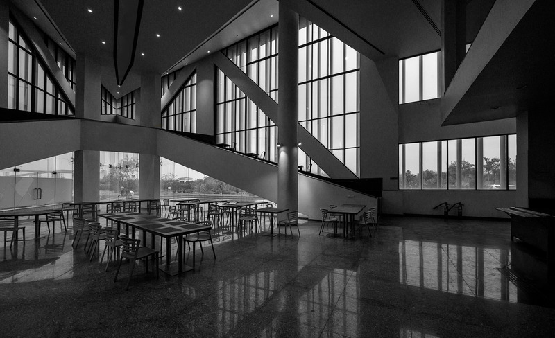 Dossier de presse | 1432-13 - Communiqué de presse | Les bureaux dans la cour - Sanjay Puri Architects - Architecture commerciale - CAFETERIA - Crédit photo : MR,DINESH MEHTA
