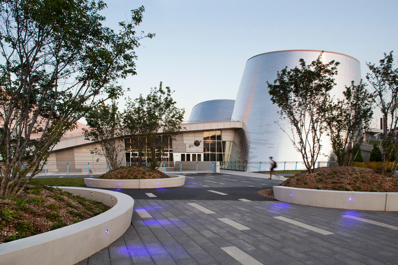 Dossier de presse | 1170-04 - Communiqué de presse | Cardin Julien fête son 30e anniversaire - Cardin Julien - Architecture institutionnelle - Planétarium Rio Tinto Alcan - Crédit photo : Stéphane Brügger