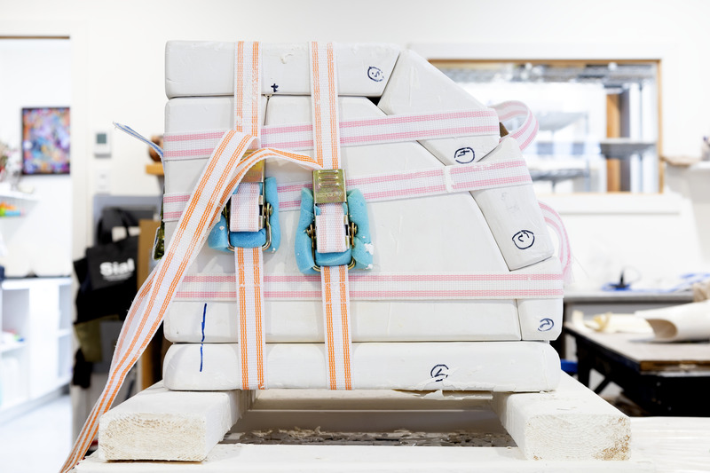 Press kit | 2375-07 - Press release | Hyphen, the New Collection From d'Armes - d'Armes - Lighting Design -  Fabrication process of Hyphen in porcelain  - Photo credit: d'Armes
