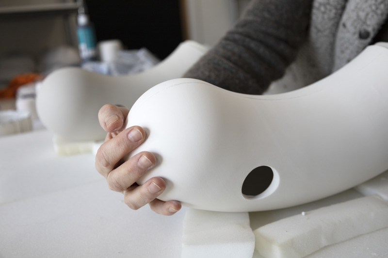 Press kit | 2375-07 - Press release | Hyphen, the New Collection From d'Armes - d'Armes - Lighting Design - Hyphen in Natural Porcelaine being created - Photo credit: d'Armes