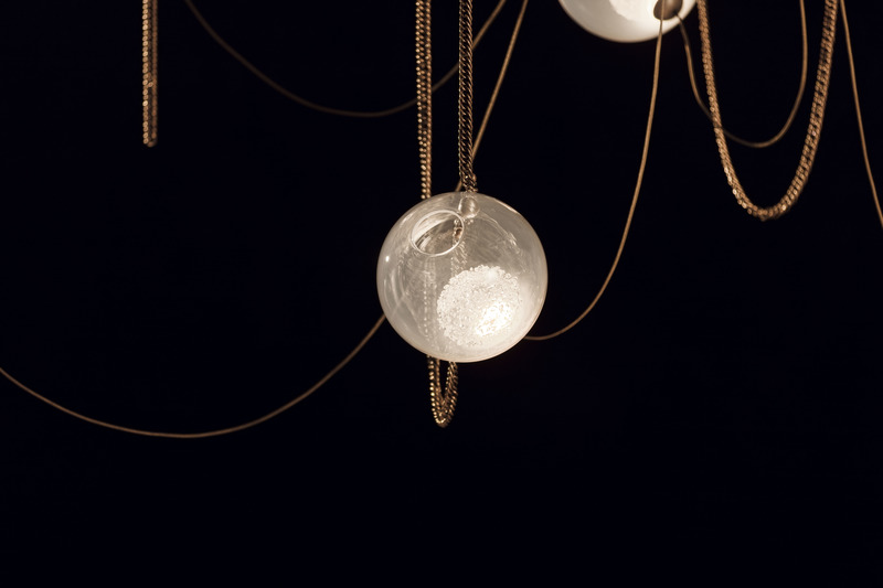 Dossier de presse | 2110-08 - Communiqué de presse | Inspirée par la vie aquatique, la nouvelle collection de Larose Guyon illumine l’Abysse - Larose Guyon - Design d’éclairage - Crédit photo : Les*Marois