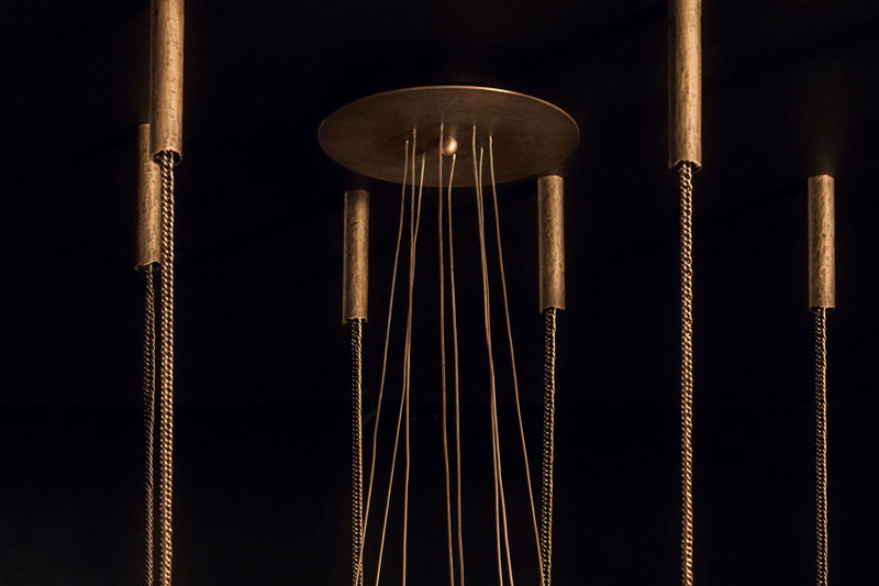 Dossier de presse | 2110-08 - Communiqué de presse | Inspirée par la vie aquatique, la nouvelle collection de Larose Guyon illumine l’Abysse - Larose Guyon - Design d’éclairage - Crédit photo : Les*Marois