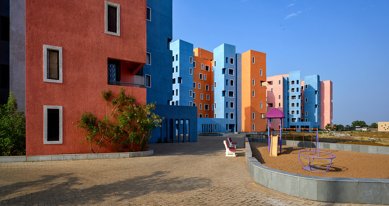 Dossier de presse | 1432-14 - Communiqué de presse | Shree Town - Sanjay Puri Architects - Architecture résidentielle - 2 &amp; 3 BHK Internal Buildings from Internal Path - Crédit photo : MR.DINESH MEHTA