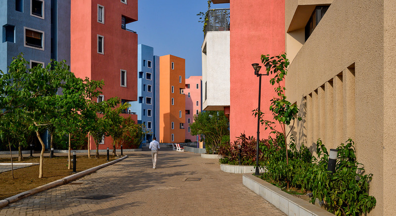 Dossier de presse | 1432-14 - Communiqué de presse | Shree Town - Sanjay Puri Architects - Architecture résidentielle - INTERNAL PATHWAY VIEWS - Crédit photo : MR.DINESH MEHTA