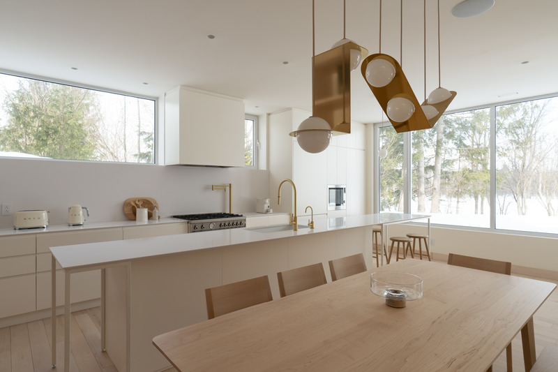 Dossier de presse | 5554-04 - Communiqué de presse | Résidence MI-1 - Dupont Blouin - Architecture résidentielle - Coin cuisine et salle à manger - Crédit photo : Olivier Blouin