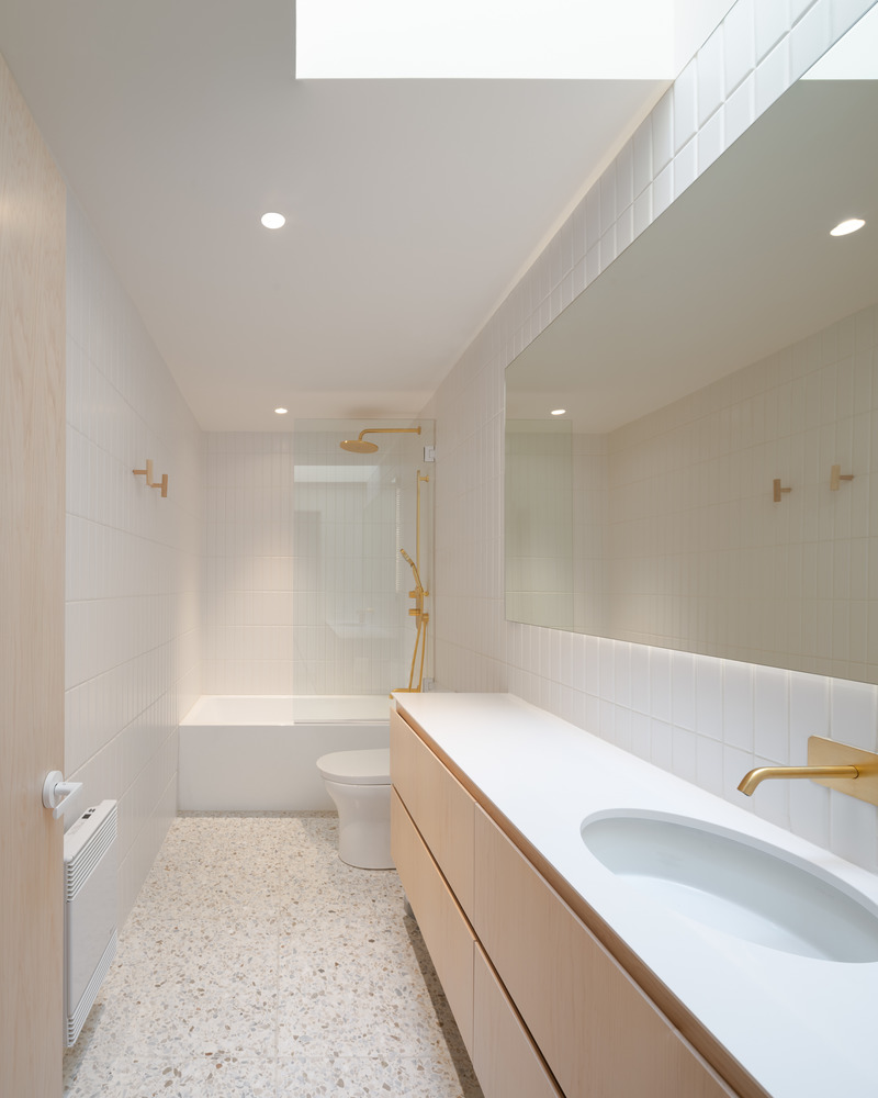 Dossier de presse | 5554-04 - Communiqué de presse | Résidence MI-1 - Dupont Blouin - Architecture résidentielle - Salle de bain des enfants - Crédit photo : Olivier Blouin