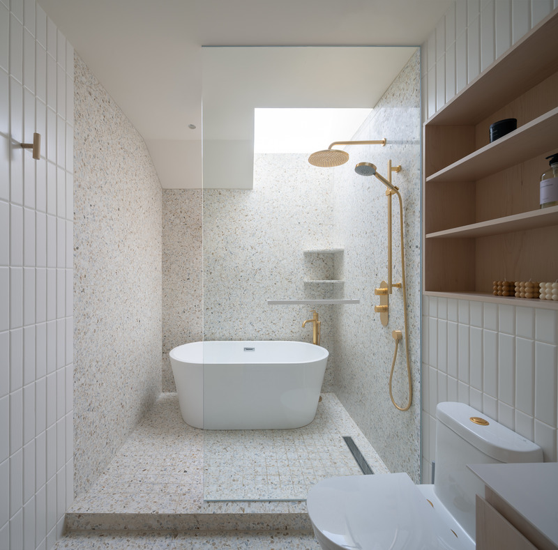 Dossier de presse | 5554-04 - Communiqué de presse | Résidence MI-1 - Dupont Blouin - Architecture résidentielle - Salle de bain principale - Crédit photo : Olivier Blouin