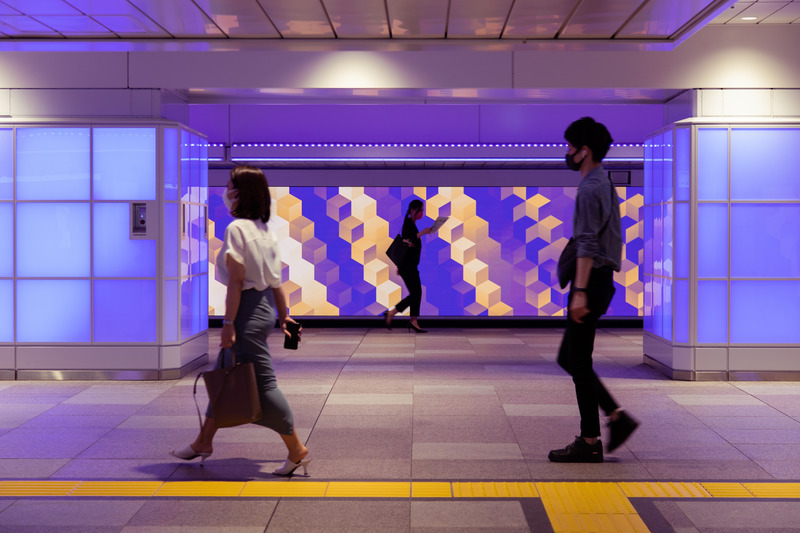 Press kit | 1089-08 - Press release | The Colour Bath at Tokyo’s Shinjuku Station - Moment Factory - Multimedia Design - Photo credit: Moment factory