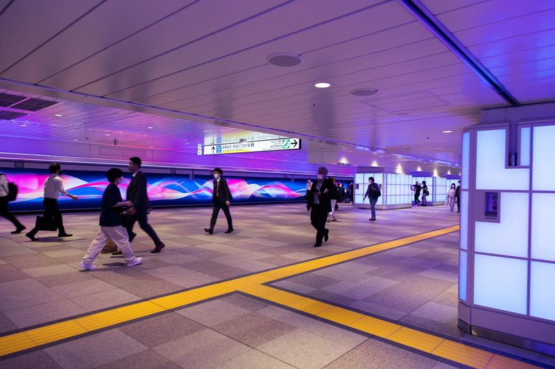 Press kit | 1089-08 - Press release | The Colour Bath at Tokyo’s Shinjuku Station - Moment Factory - Multimedia Design - Photo credit: Moment factory