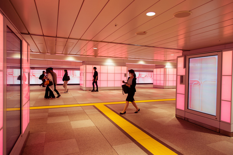 Press kit | 1089-08 - Press release | The Colour Bath at Tokyo’s Shinjuku Station - Moment Factory - Multimedia Design - Photo credit: Moment factory