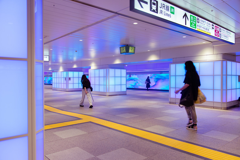 Press kit | 1089-08 - Press release | The Colour Bath at Tokyo’s Shinjuku Station - Moment Factory - Multimedia Design - Photo credit: Moment factory