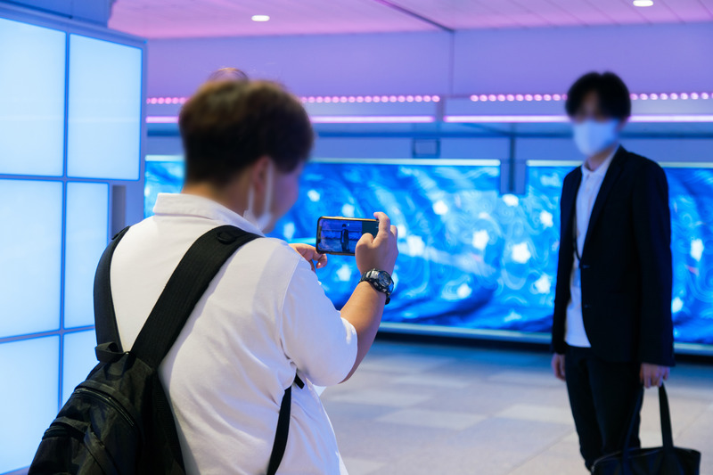 Press kit | 1089-08 - Press release | The Colour Bath at Tokyo’s Shinjuku Station - Moment Factory - Multimedia Design - Photo credit: Moment factory