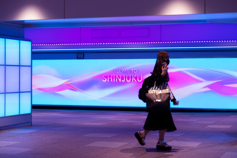 Press kit | 1089-08 - Press release | The Colour Bath at Tokyo’s Shinjuku Station - Moment Factory - Multimedia Design - Photo credit: Moment factory