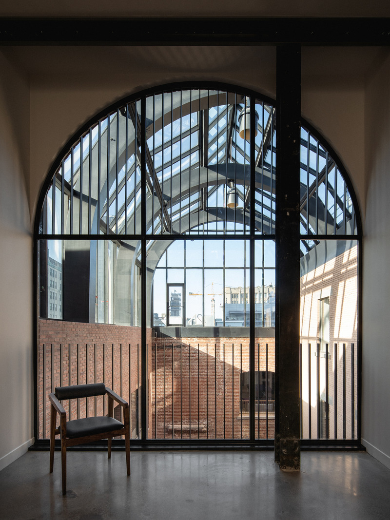 Dossier de presse | 1685-03 - Communiqué de presse | Maison Accuracy - Atelier L'Abri - Design d’intérieur commercial - Crédit photo : Raphaël Thibodeau