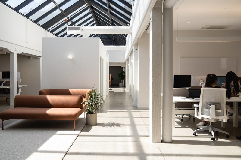 Dossier de presse | 1685-03 - Communiqué de presse | Maison Accuracy - Atelier L'Abri - Design d’intérieur commercial - Crédit photo : Raphaël Thibodeau