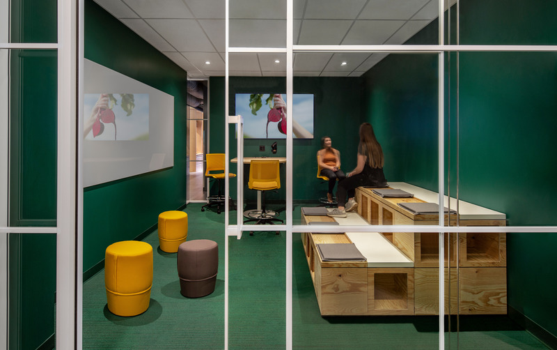 Press kit | 865-53 - Press release | Lemay Designs Bonduelle's New Headquarters in Brossard - Lemay - Commercial Interior Design - Photo credit: Claude-Simon Langlois