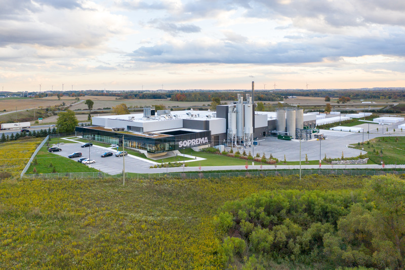 Dossier de presse | 865-54 - Communiqué de presse | Lemay établit de nouvelles normes en matière de design écoresponsable avec la conception d'une nouvelle usine SOPREMA certifiée LEED - Lemay - Architecture industrielle - Crédit photo : David Boyer
