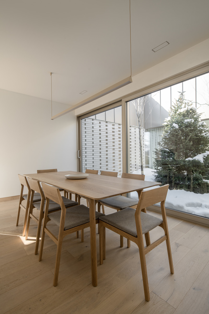 Dossier de presse | 5554-05 - Communiqué de presse | Résidence MI-2 - Dupont Blouin - Architecture résidentielle - Salle à manger - Crédit photo : Olivier Blouin