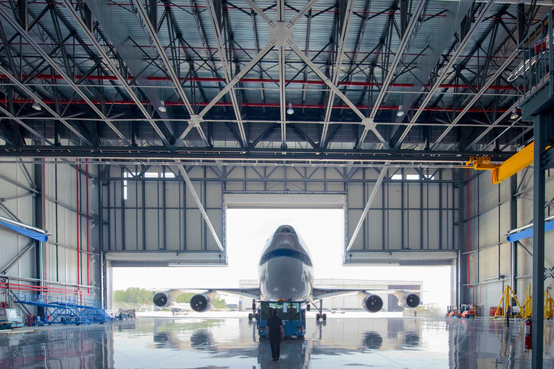 Dossier de presse | 1387-09 - Communiqué de presse | NEUF + 12 directeur(-trice)s - NEUF architect(e)s - Évènement + Exposition - Pratt &amp; Whitney, bâtiments M1 et M2 (2010) - Crédit photo : NEUF architect(e)s