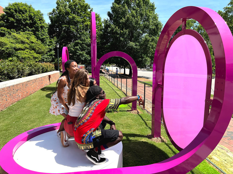 Press kit | 5595-05 - Press release | Art Museum Terrace Transformed into a Programmable Community Space - The Urban Conga - Landscape Architecture - A group of University of North Carolina students posing for the perfect selfie in the reflective panels.   - Photo credit: Ryan Swanson