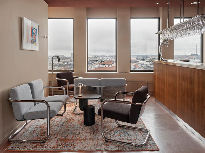 Dossier de presse | 5941-01 - Communiqué de presse | Nordic Elegance with a Twist - Fyra - Design d’intérieur commercial - Crédit photo : Riikka Kantinkoski