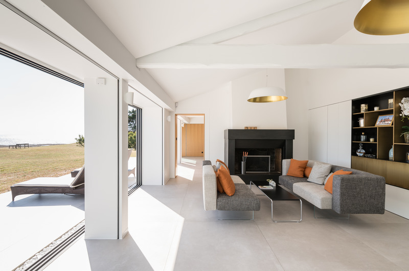 Press kit | 2180-05 - Press release | A House with a View - Martins | Afonso atelier de design - Residential Architecture -  Living room  - Photo credit: Mickaël Martins Afonso