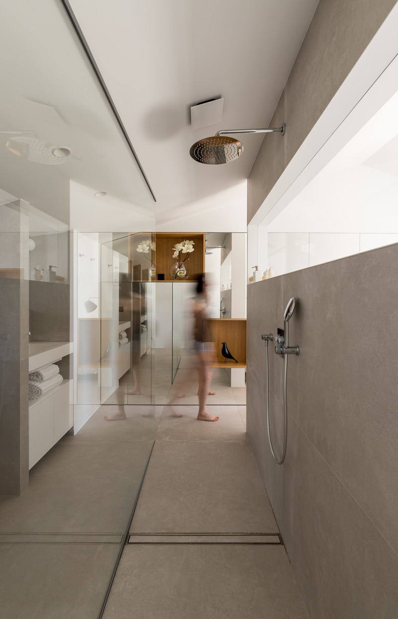 Press kit | 2180-05 - Press release | A House with a View - Martins | Afonso atelier de design - Residential Architecture - Shower - Photo credit: Mickaël Martins Afonso
