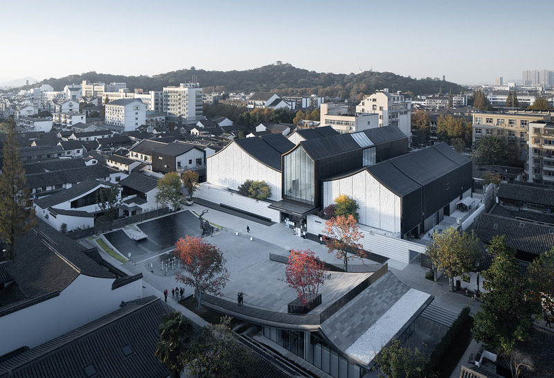 Dossier de presse | 809-37 - Communiqué de presse | Meet the Winners of The  2022 AZ Awards! - AZURE Media - Concours - <p>Winner – Architecture, Buildings Over 1,000 SqM</p><p>Xu Wei Art Museum and Green Vine Square, Shaoxing, China</p><p><br></p><p>UAD(ACRC), China</p> - Crédit photo : Zhao Qiang