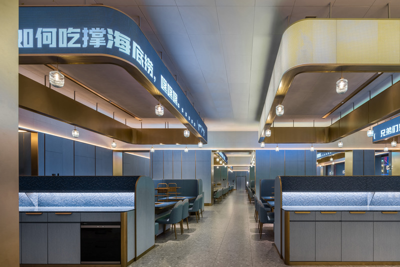 Press kit | 3531-06 - Press release | New Version of Haidilao - Vermilion Zhou Design Group - Commercial Interior Design - LED Display board not only shows the information but also can interact with guests. - Photo credit: Vincent Wu