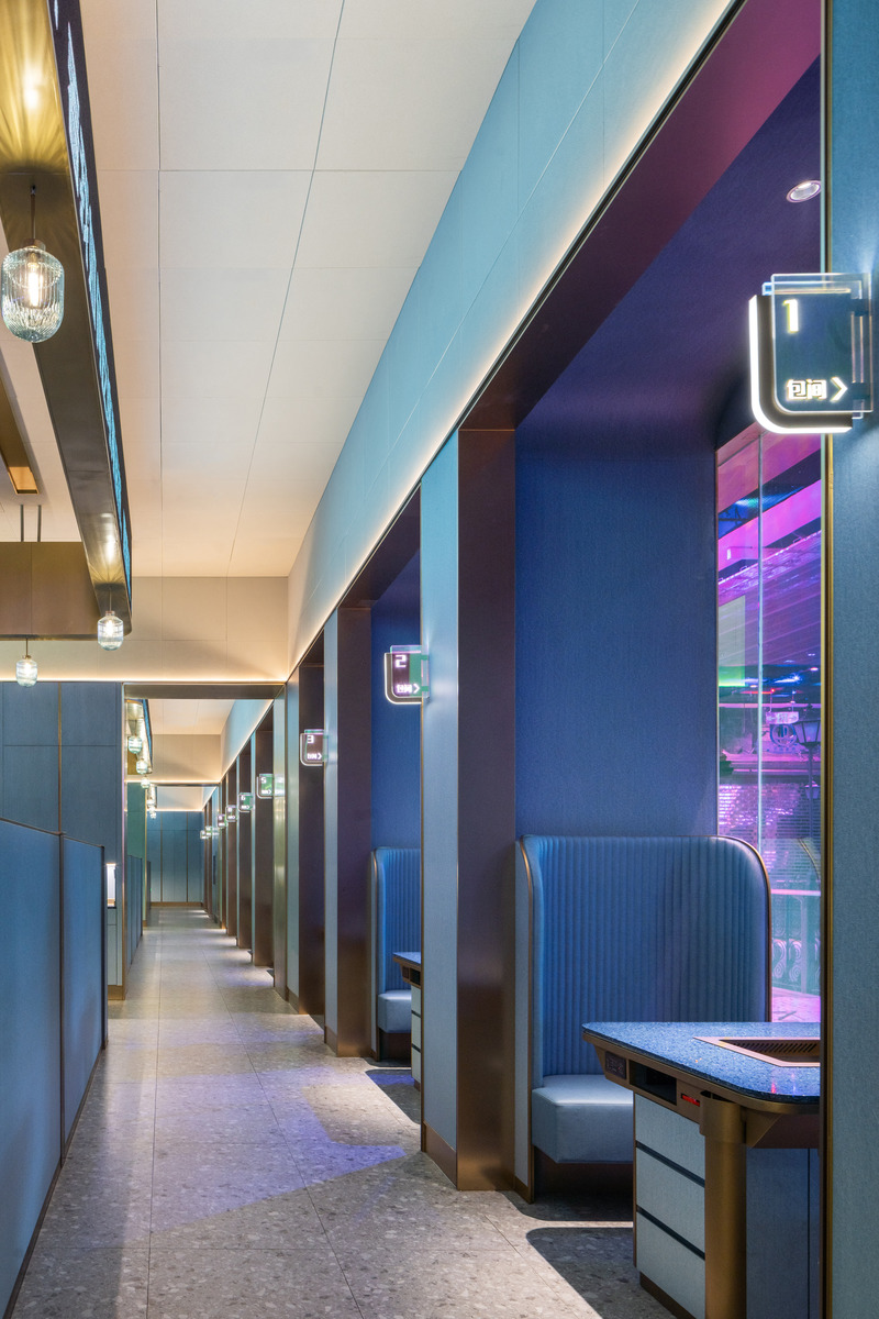 Press kit | 3531-06 - Press release | New Version of Haidilao - Vermilion Zhou Design Group - Commercial Interior Design - Maximize use for the restaurant, with some privacy to the guest. - Photo credit: Vincent Wu