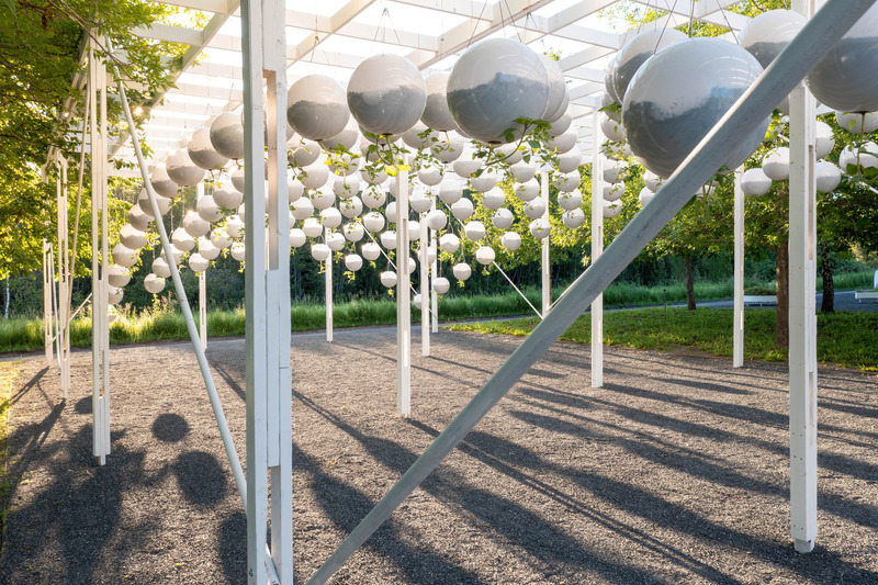 Press kit | 837-41 - Press release | Inauguration of the 23rd International Garden Festival of the Reford Gardens - International Garden Festival | Reford Gardens - Landscape Architecture - <p class="">GRAVITY FIELD by TERRAIN WORK [Theodore Hoerr, Rebecca Shen, Kelly Watters], New York, États-Unis</p> - Photo credit: JC Lemay
