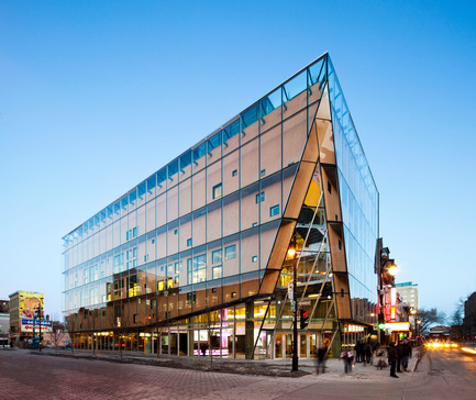 Dossier de presse | 675-05 - Communiqué de presse | Le 2-22, Quartier des spectacles, Montréal - Aedifica - Architecture institutionnelle - Crédit photo : Stéphane Brügger