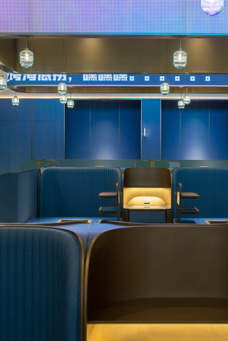 Press kit | 3531-06 - Press release | New Version of Haidilao - Vermilion Zhou Design Group - Commercial Interior Design - service cabinet with trolley - Photo credit: Vincent Wu