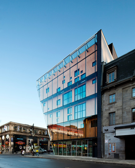 Dossier de presse | 675-05 - Communiqué de presse | Le 2-22, Quartier des spectacles, Montréal - Aedifica - Architecture institutionnelle - Crédit photo : Stéphane Brügger