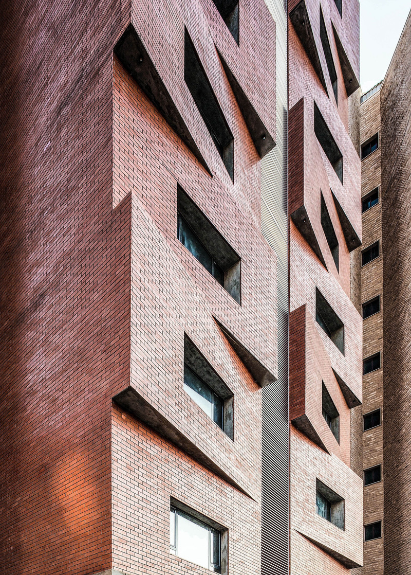 Dossier de presse | 5676-01 - Communiqué de presse | Kuwaiti Architecture Office STUDIO TOGGLE Named "Best Young Architecture Office in the World" - STUDIO TOGGLE - Architecture résidentielle - Edges Apartments  - Crédit photo : Gijo Paul George