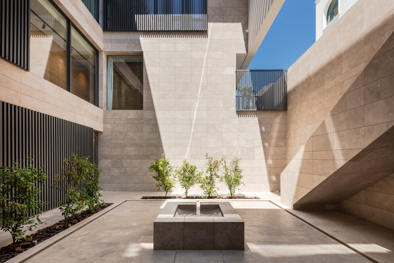 Dossier de presse | 5676-01 - Communiqué de presse | Kuwaiti Architecture Office STUDIO TOGGLE Named "Best Young Architecture Office in the World" - STUDIO TOGGLE - Architecture résidentielle - The House in Mishref  - Crédit photo : Joao Morgado 