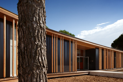 Dossier de presse | 921-01 - Communiqué de presse | Centre technique municipal - La Grande Motte - NBJ architectes - Architecture institutionnelle - Crédit photo : Paul Kozlowski