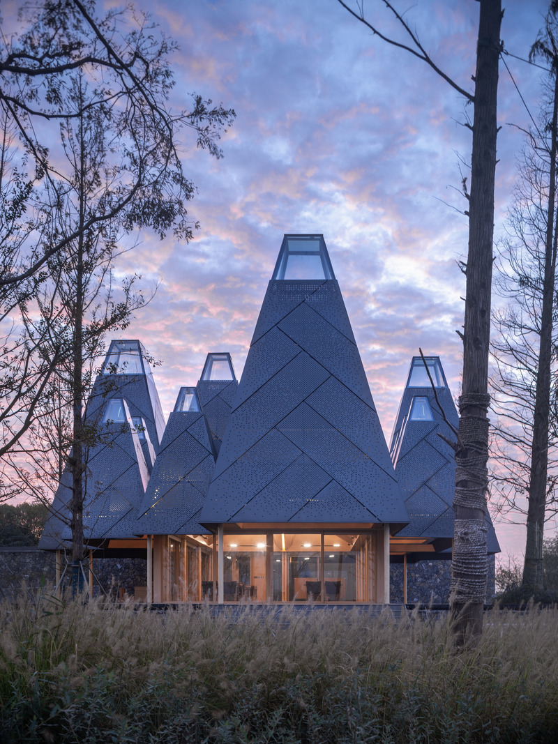 Dossier de presse | 3524-01 - Communiqué de presse | Restaurant of Metasequoia Grove - GOA (Group of Architects) - Architecture commerciale - Entrance view - Crédit photo : ©2021 IN BETWEEN