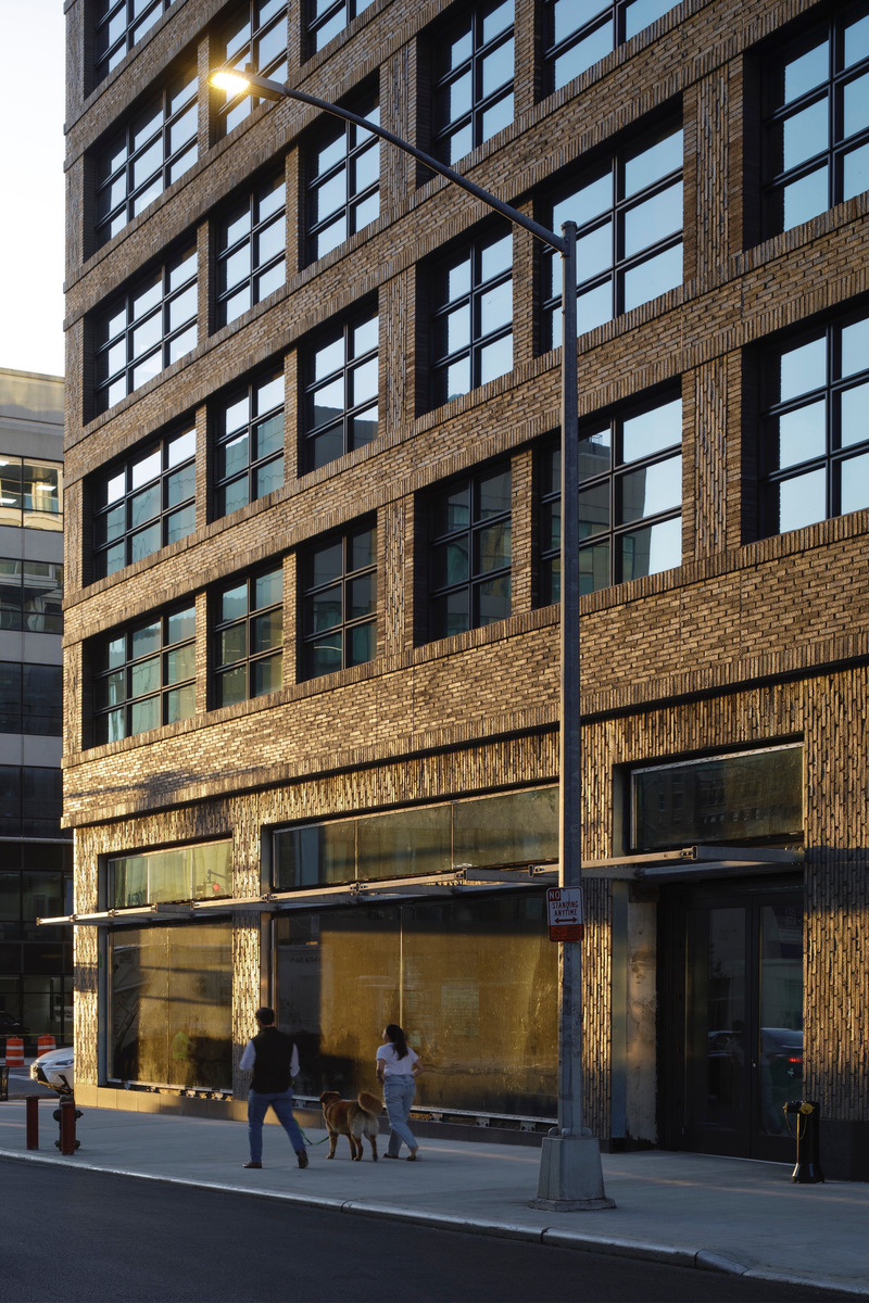 Dossier de presse | 1472-08 - Communiqué de presse | concrete Designs First Residential Building in Manhattan - Concrete Amsterdam - Architecture résidentielle -  The West - brick base - Crédit photo : ewout huibers