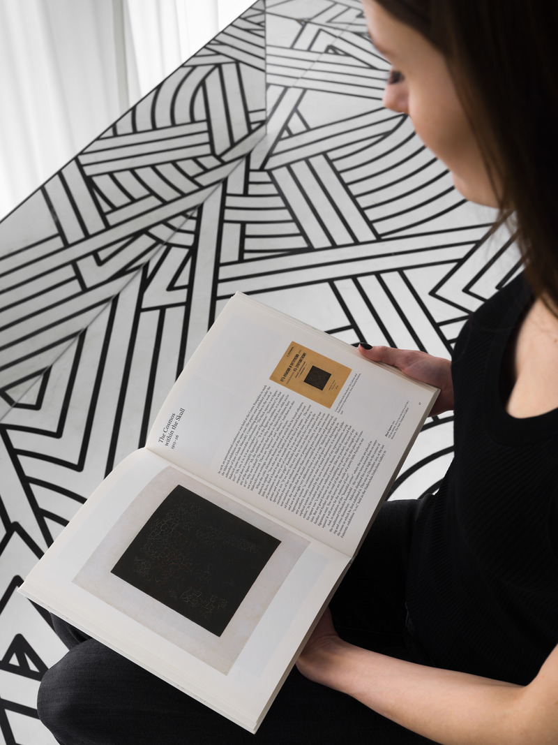 Dossier de presse | 2247-08 - Communiqué de presse | A Boundless Place of Infinite Possibilities: Maxim Kashin’s Installation Provides a Contemporary Interpretation of Suprematism - Maxim Kashin Architects - Évènement + Exposition - New Suprematism - Crédit photo : ©Dmitry Chebanenko
