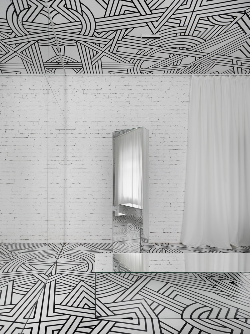 Dossier de presse | 2247-08 - Communiqué de presse | A Boundless Place of Infinite Possibilities: Maxim Kashin’s Installation Provides a Contemporary Interpretation of Suprematism - Maxim Kashin Architects - Évènement + Exposition - New Suprematism - Crédit photo : ©Dmitry Chebanenko