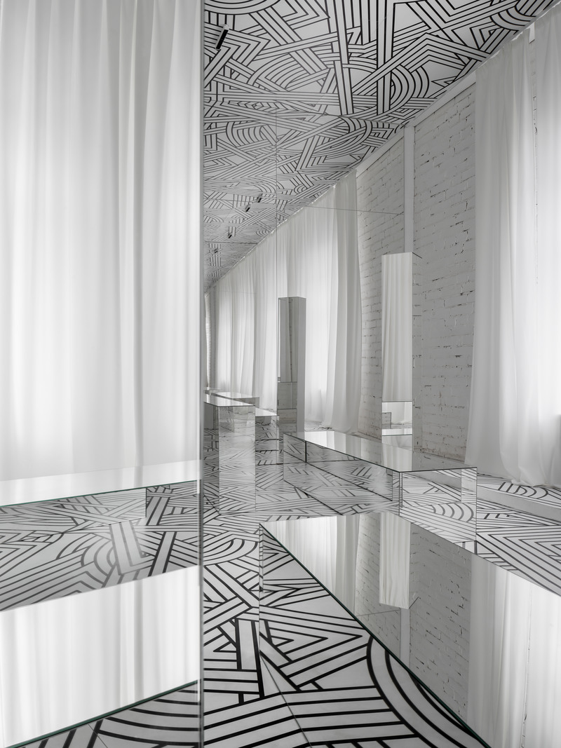 Dossier de presse | 2247-08 - Communiqué de presse | A Boundless Place of Infinite Possibilities: Maxim Kashin’s Installation Provides a Contemporary Interpretation of Suprematism - Maxim Kashin Architects - Évènement + Exposition - New Suprematism - Crédit photo : ©Dmitry Chebanenko