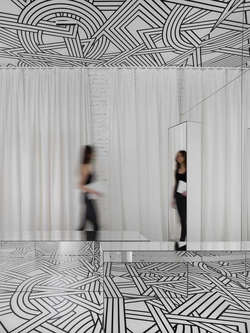 Dossier de presse | 2247-08 - Communiqué de presse | A Boundless Place of Infinite Possibilities: Maxim Kashin’s Installation Provides a Contemporary Interpretation of Suprematism - Maxim Kashin Architects - Évènement + Exposition - New Suprematism - Crédit photo : ©Dmitry Chebanenko