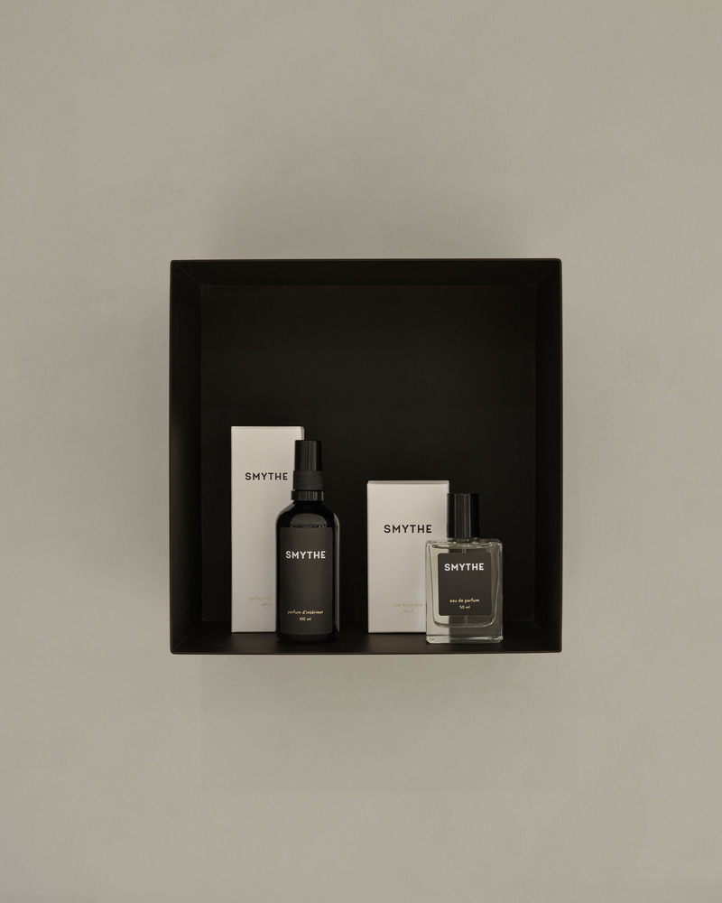 Dossier de presse | 6316-01 - Communiqué de presse | SMYTHE's First Fashion Boutique Opens - Ashley Botten Design and Tommy Smythe - Design d’intérieur commercial -  Moment Box is part of Ashley Botten's collection of blackened-steel household objects sold at her online shop.  - Crédit photo : Patrick Biller