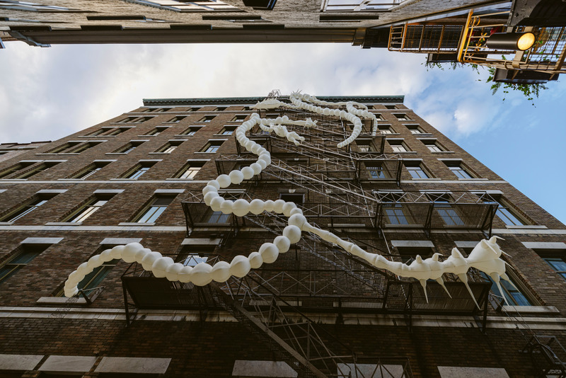 Dossier de presse | 2402-05 - Communiqué de presse | PASSAGES INSOLITES : une 9e édition grandiose et engagée - EXMURO arts publics - Art - Un moment d'adaptation par Nicole Banowetz - Crédit photo : Stéphane Bourgeois