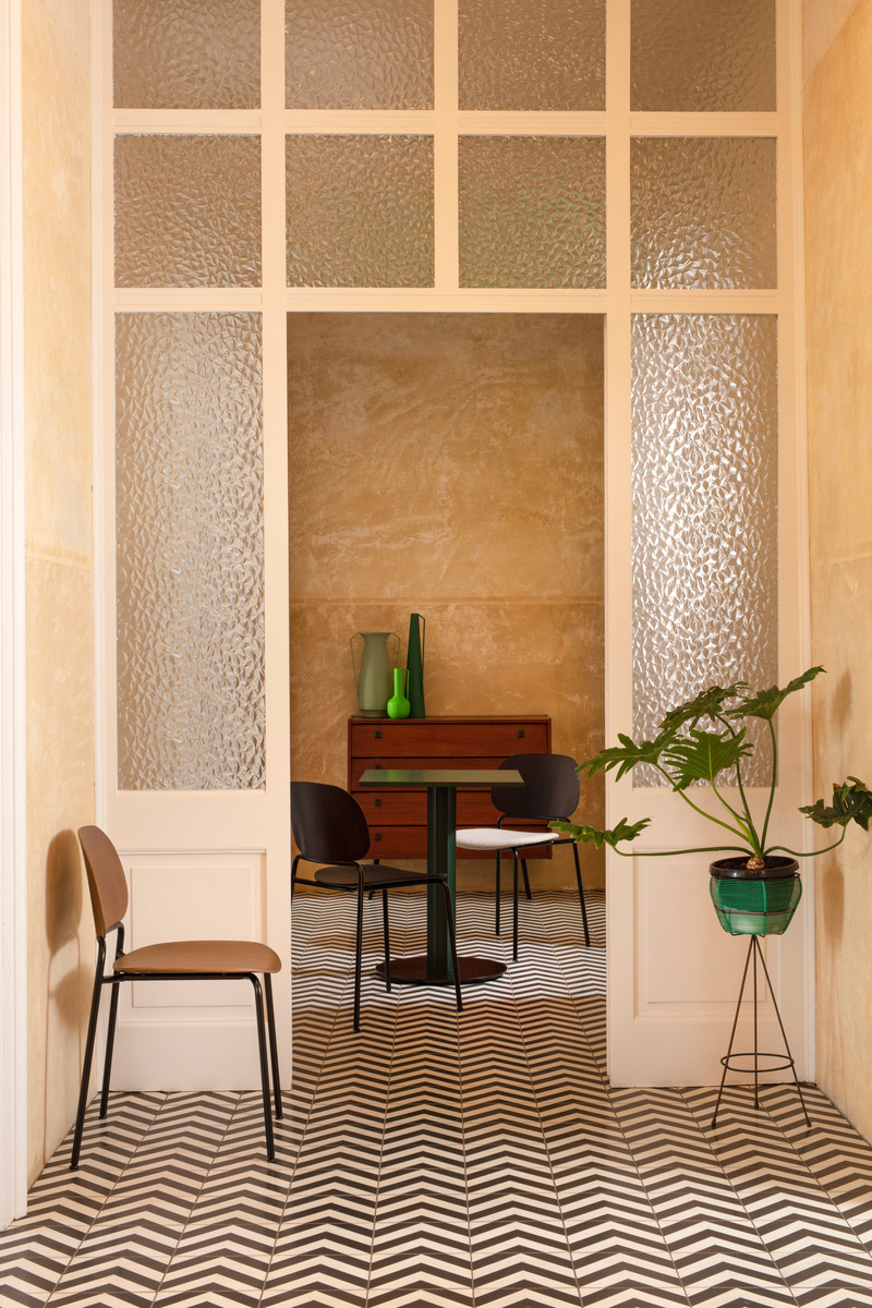 Dossier de presse | 4232-11 - Communiqué de presse | Zilio A&C – Essentiel, international & local - Zilio A&C - Produit - Chaises Upon - Crédit photo : Matevz Paternoster