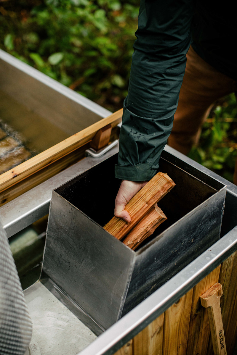 Press kit | 6456-01 - Press release | Wood-Fired Bathing is Making a Comeback - GOODLAND - Lifestyle -  GOODLAND - Authentic bathing with a Wood Burning Hot Tub  - Photo credit: Hideaway Creative for GOODLAND 2022