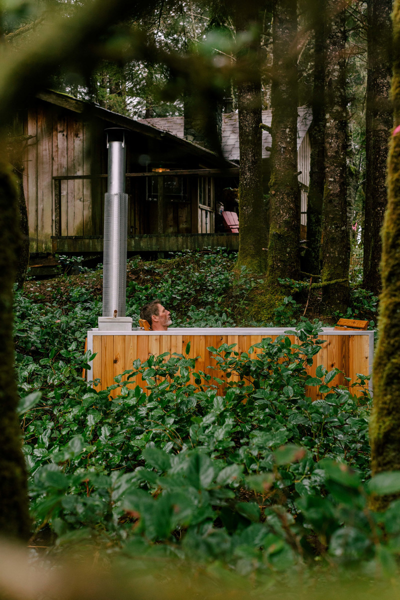 Press kit | 6456-01 - Press release | Wood-Fired Bathing is Making a Comeback - GOODLAND - Lifestyle -  GOODLAND - Authentic bathing with a Wood Burning Hot Tub  - Photo credit: Hideaway Creative for GOODLAND 2022