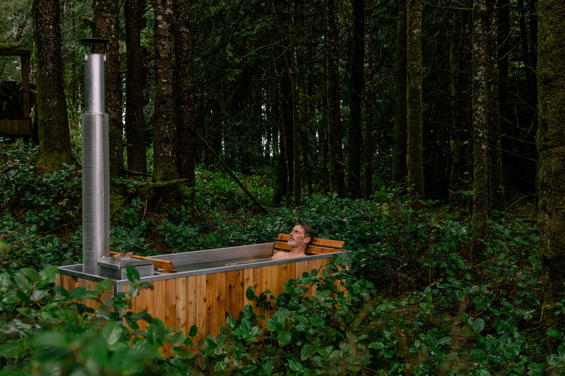 Press kit | 6456-01 - Press release | Wood-Fired Bathing is Making a Comeback - GOODLAND - Lifestyle -  GOODLAND - Authentic bathing with a Wood Burning Hot Tub  - Photo credit: Hideaway Creative for GOODLAND 2022